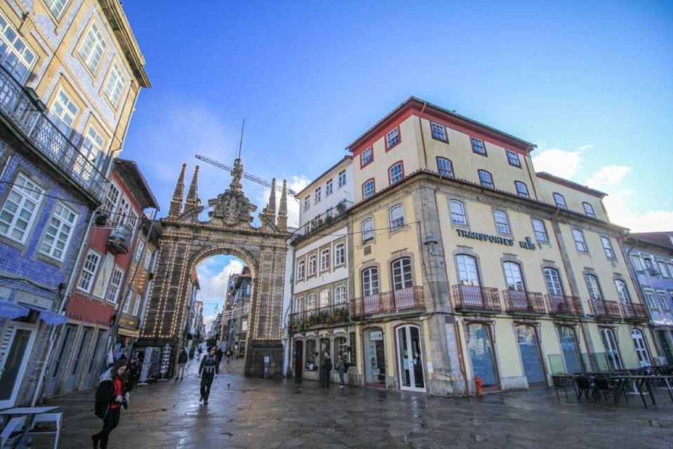 BRAGA: TOUR HD BRAGA SEDAN - Key Points