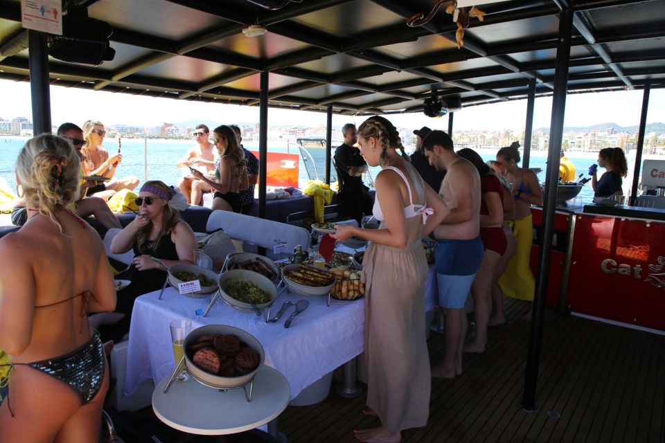 Cambrils: Private Catamaran Luxury 3h Drinks,Snacks Pickup - Key Points