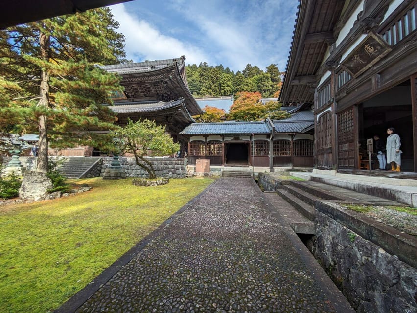 From Kanazawa: Eiheiji Buddhist Temple & Fukui Castle Town - Key Points