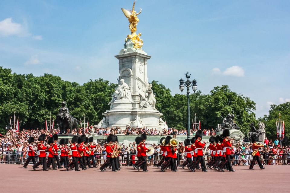 London: Changing of the Guard & Buckingham Palace Ticket - Key Points