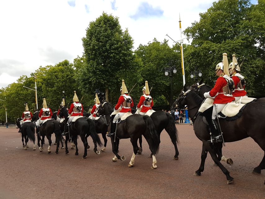 London: Top 30 Sights Walking Tour and Clink Prison Entry - Key Points