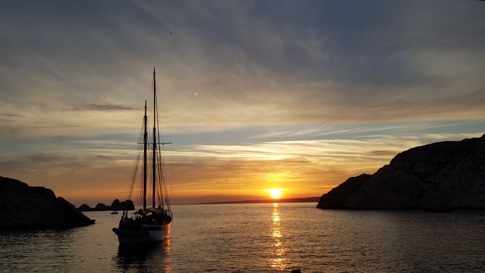 Marseille: Sunset Sailing Cruise With Dinner and Drinks - Key Points