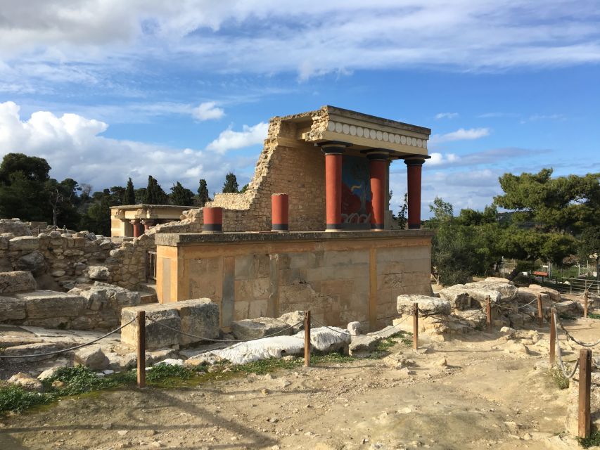 Palace of Knossos Small Group Tour - Key Points