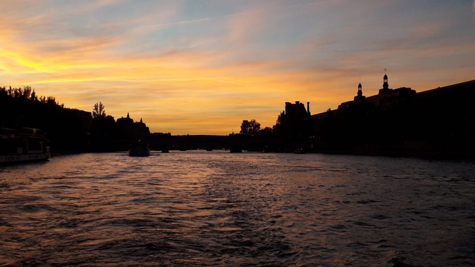 Paris: Happy Hour Evening Cruise on the Seine River - Key Points