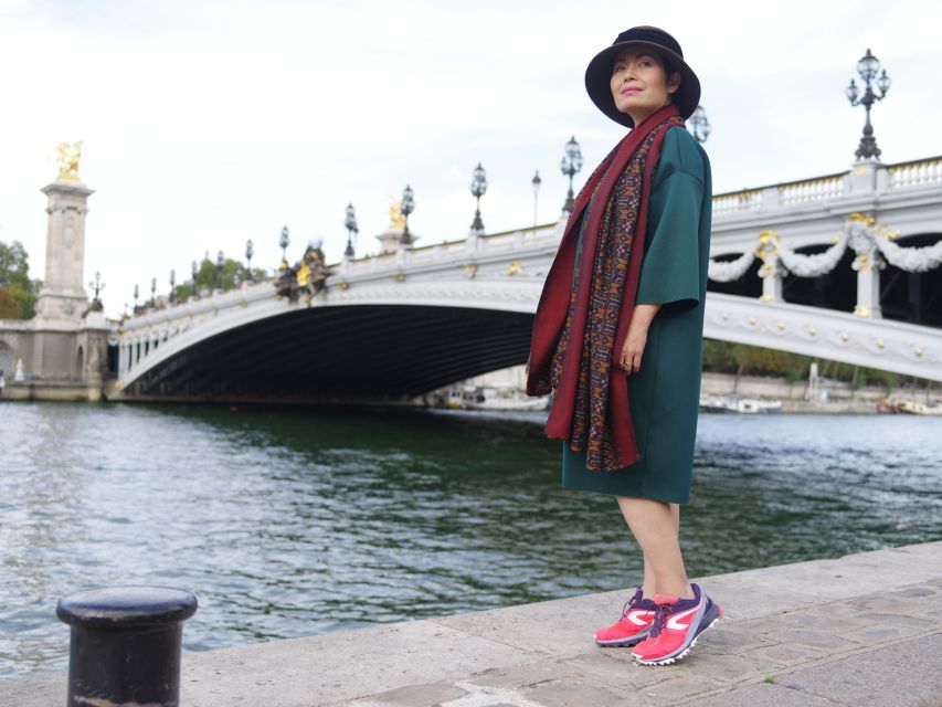 Paris: Professional Photoshoot at Alexander III Bridge - Key Points