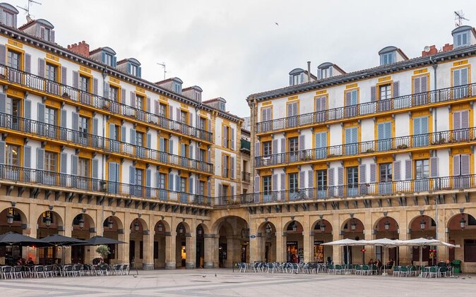 Private Pintxos and Wine Tour in San Sebastián - Key Points