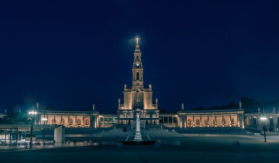 Sacred Sanctuaries & Wonders: Fátima, Nazaré & Óbidos - Key Points