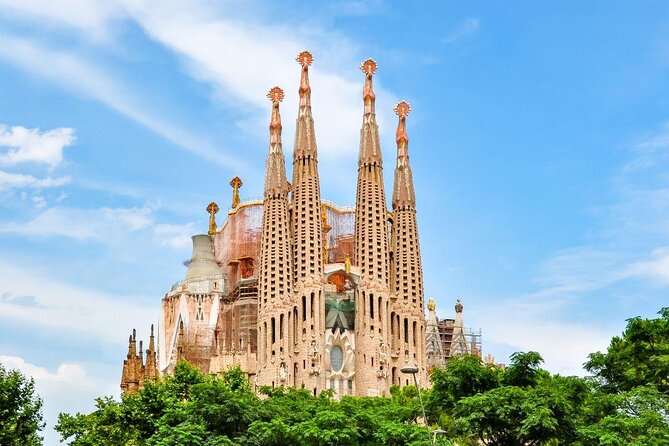 Sagrada Familia & Guell Park Small Group Tour With Drink & Tapa - Key Points