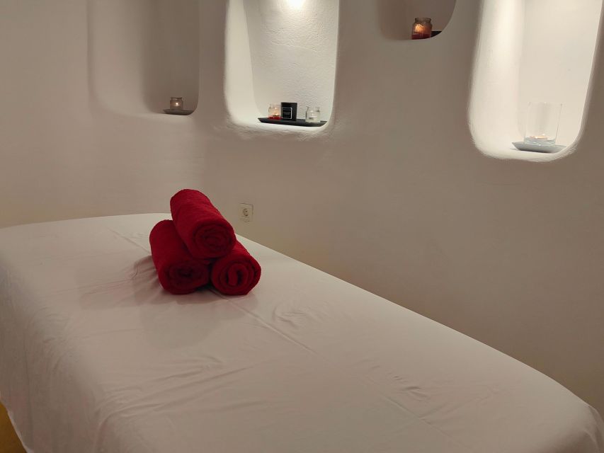 Santorini: Singles Aromatherapy Massage & Free Gym - Key Points