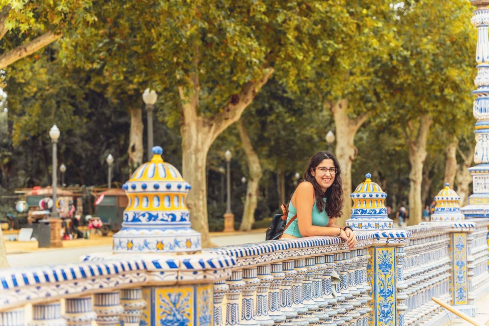 Seville: Professional Photoshoot at Plaza De España - Key Points