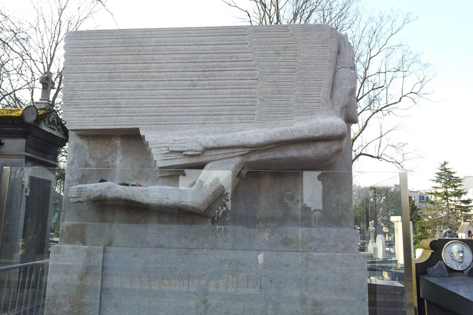 The Père Lachaise Cemetery: Guided 2-Hour Small-Group Tour - Key Points