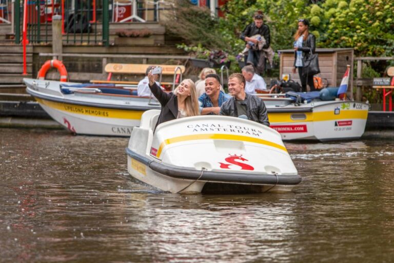 Amsterdam: 1 Hour Pedal Boat Rental