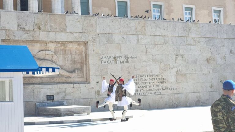 Athens: Private City Tour W/Entrance Tickets and Lunch