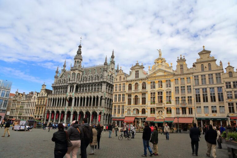 From Amsterdam: Guided Day Trip to Brussels and Bruges