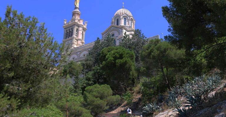 Marseille: Urban Hiking Tour With a Local Guide