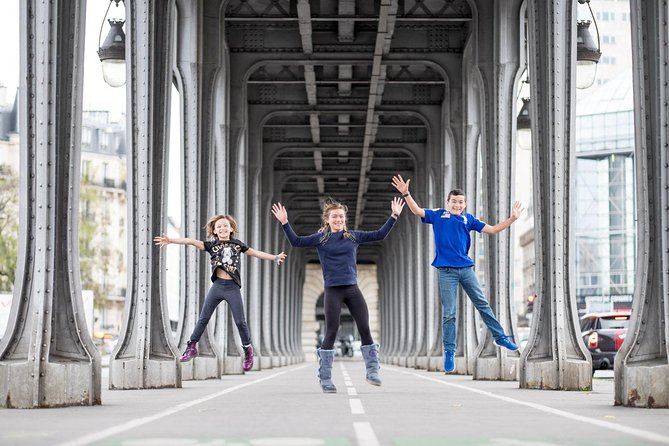 Private Family Photo Shoot in Paris - Paris Landmarks as Backdrop