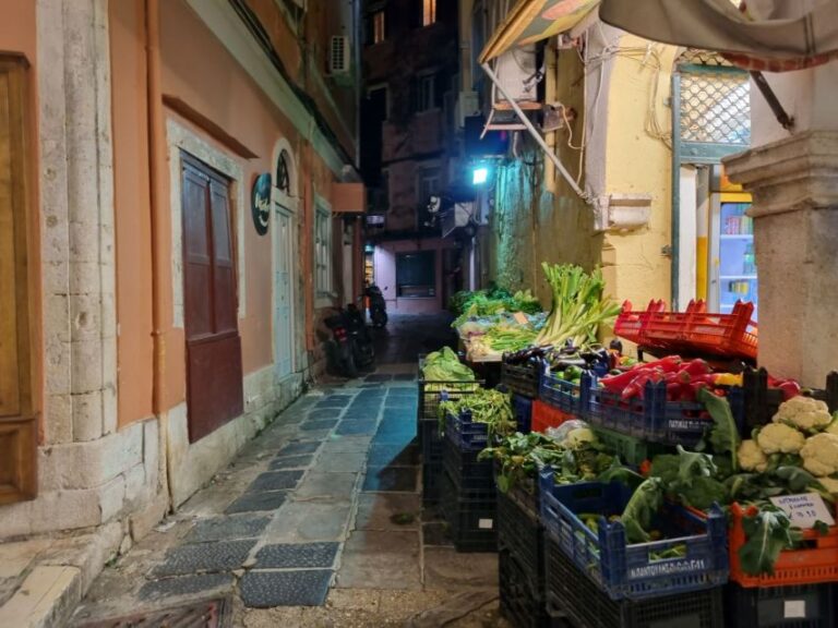 Small Group: Corfu Evening Walking Tour With a Glass of Wine