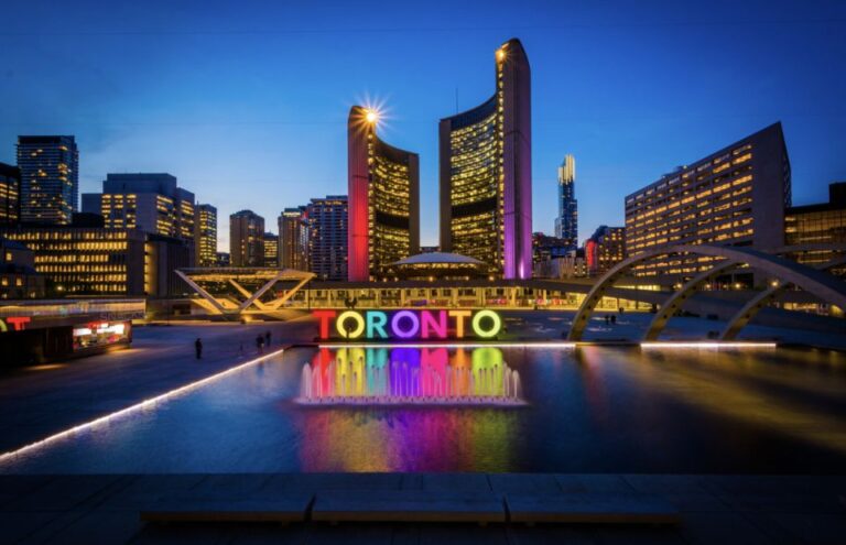 Toronto: Small Group Night Tour With Harbour Boat Cruise