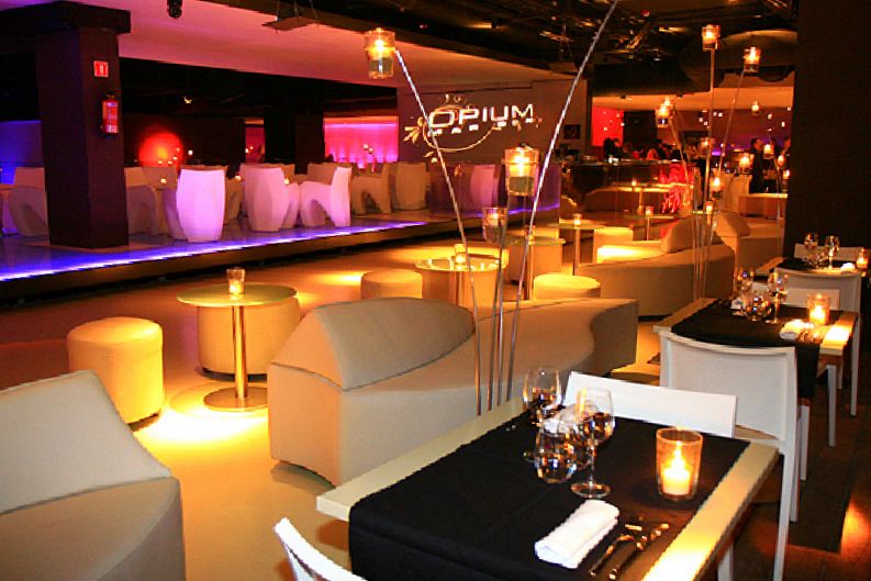 Barcelona: Limousine Tour With Bar - Experience Highlights