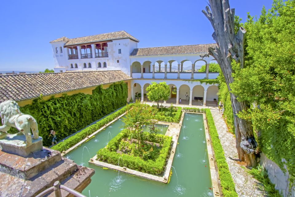 Granada: Alhambra Guided Tour and Arabian Bath and Massage - Tour Itinerary