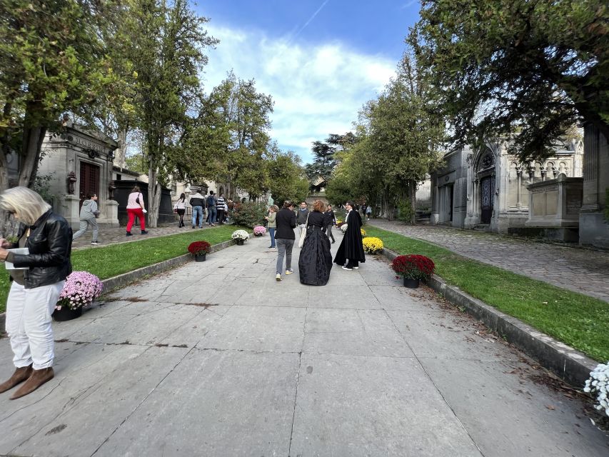 Paris: Haunted Père Lachaise Cemetery Guided Tour - Guide and Visitor Reviews