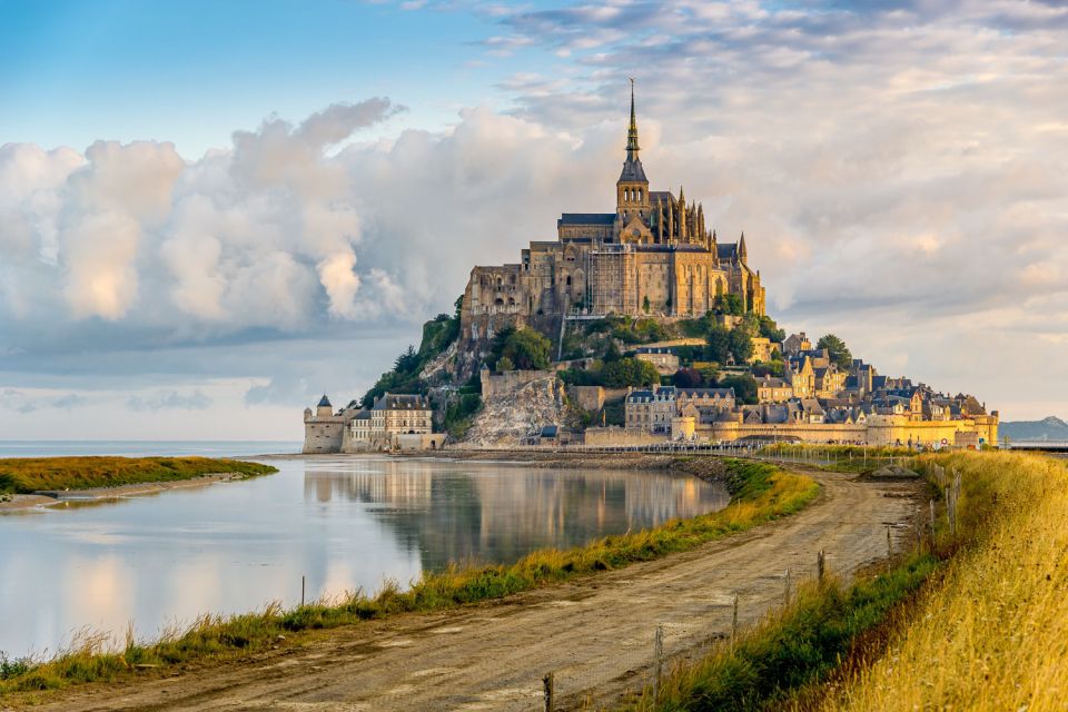 From Paris: Full-Day Mont Saint-Michel Guided Tour - Meeting Point and What to Bring