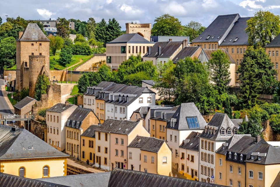 Luxembourg: City Exploration Game and Tour - Solving Riddles and Unlocking Fun