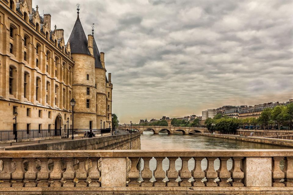 Paris: Self-Guided Audio Tour of the Greatest Landmarks (EN) - Navigating the City