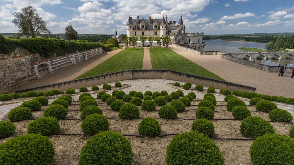 Paris: Top Loire Castles With Lunch and Wine - Wine Tasting