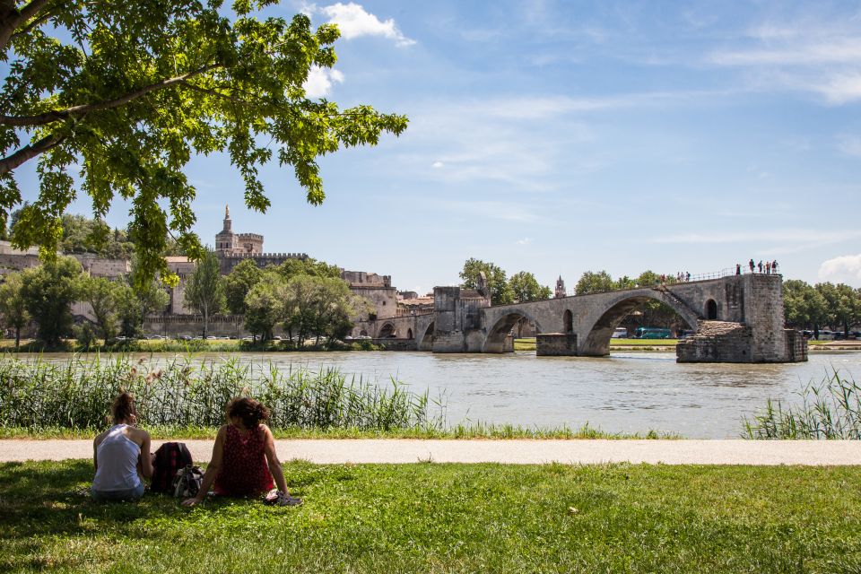 Avignon: City Walking Tour With Popes Palace Entry - Customer Reviews