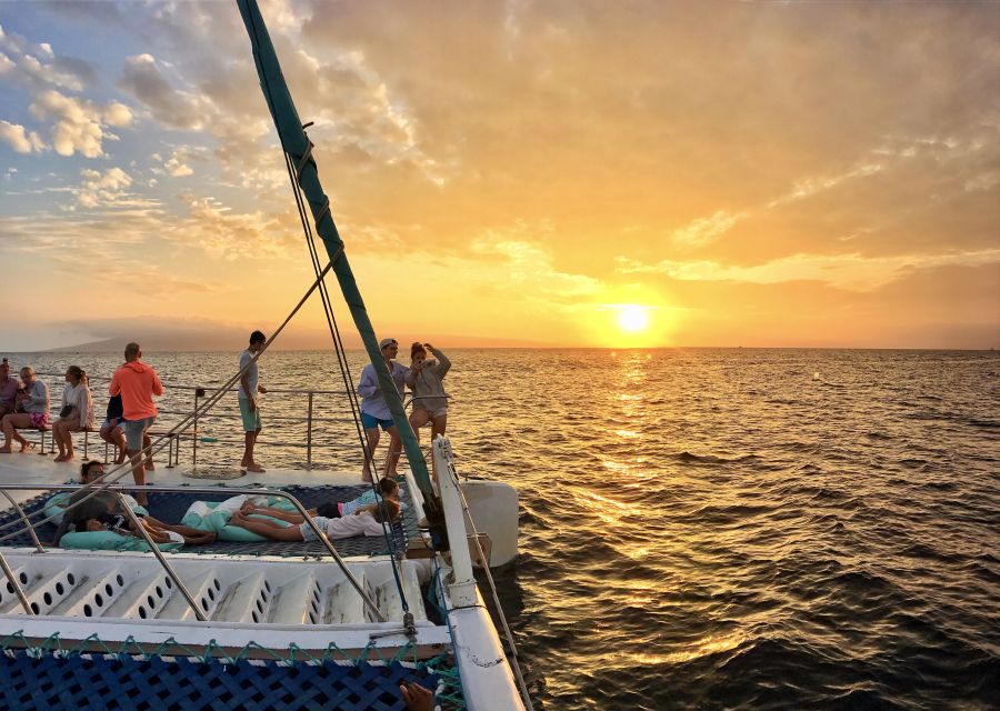 Kaanapali: Sunset Dinner Catamaran Cruise With Drinks - Panoramic Views at Sunset