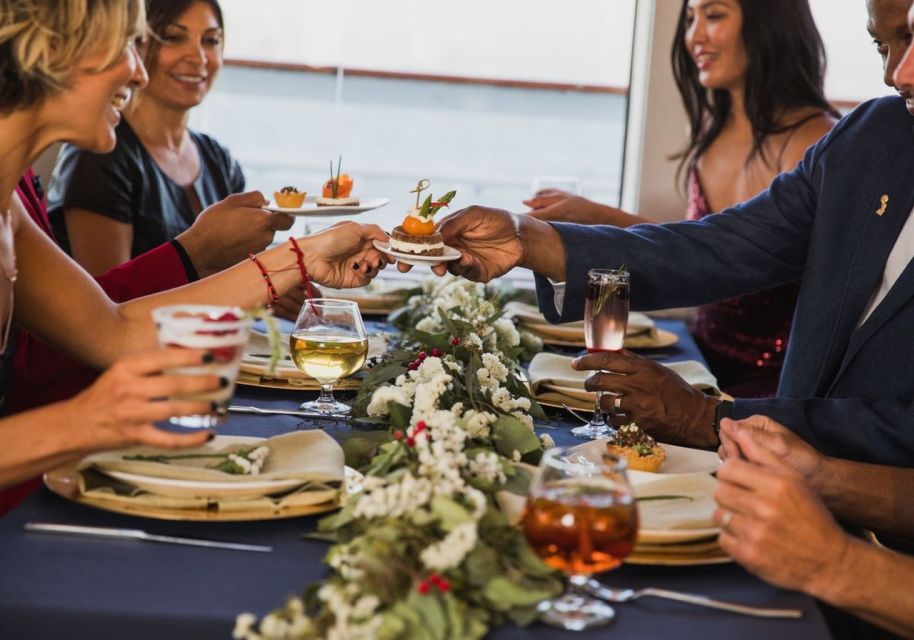 San Diego: Christmas Eve Buffet Brunch or Dinner Cruise - Reservation Details