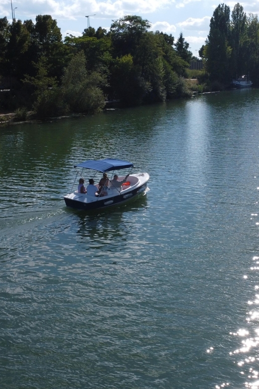 Boat Rental Without License on the Seine