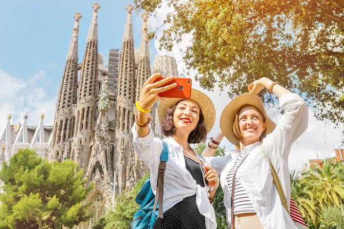 Sagrada Familia Guided Tour With Optional Tower Upgrade - Guide Performance Insights