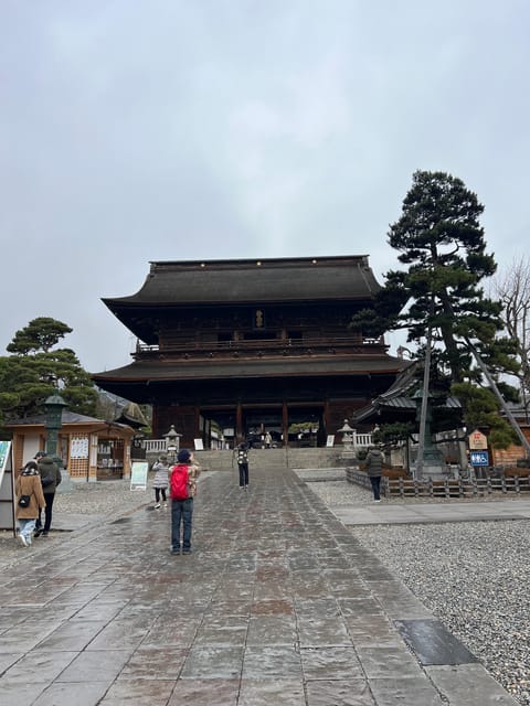 A Memorabele Snow Monkey Park and Zenkoji Temple Tour - Common questions