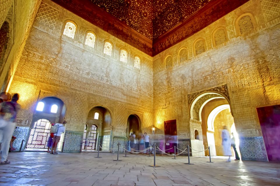 Granada: Alhambra Fast-Track Guided Tour - Meeting Point