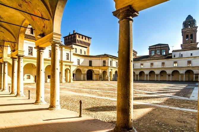 Mantua Gonzagas Residences Private 2-Hour Walking Tour - Tour Guide Expertise and Experience