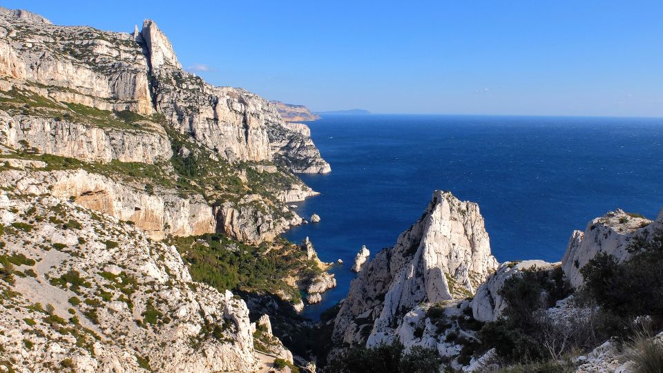 Marseille: Calanques National Park Guided Hike With Picnic - Exploring Calanques National Park