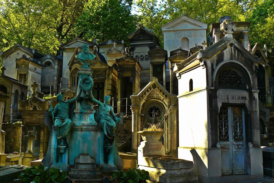 Paris: Haunted Père Lachaise Cemetery Guided Tour - Paranormal Phenomena