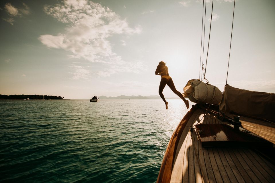 Classic Yacht Sailing in Cannes - Direction and Accessibility