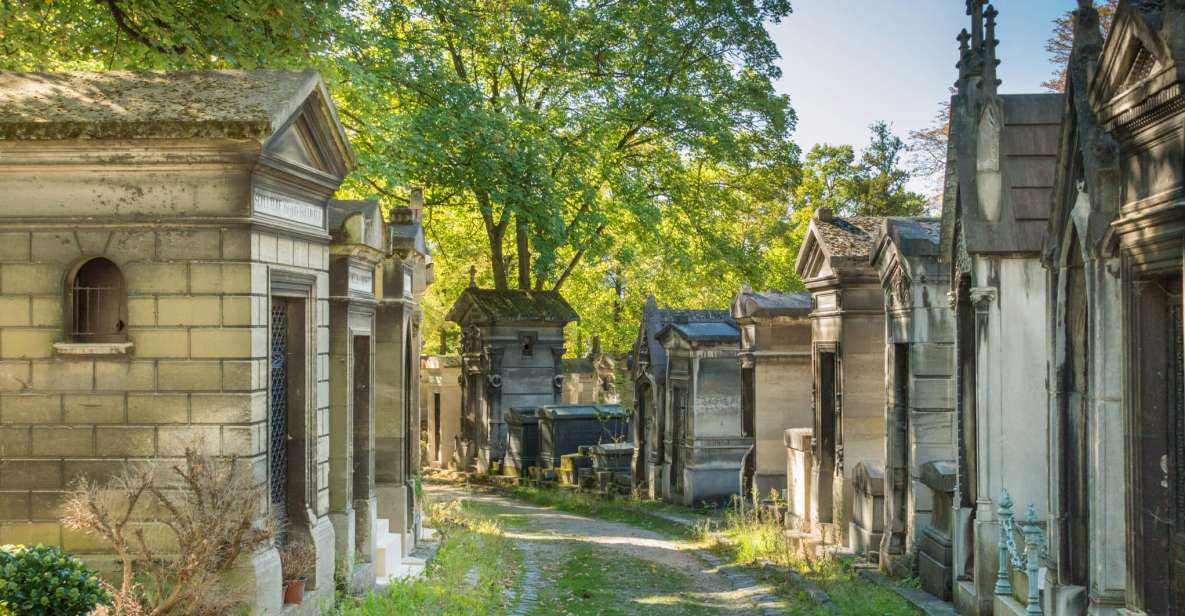 Paris: Haunted Père Lachaise Cemetery Guided Tour - Cemetery Exploration