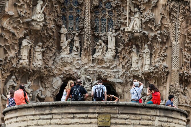 Sagrada Familia Guided Tour With Optional Tower Upgrade - Common questions