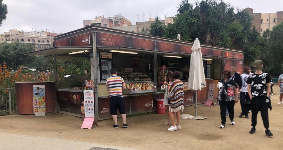 Barcelona: Sagrada Familia Fast-Track Guided Tour - Key Points