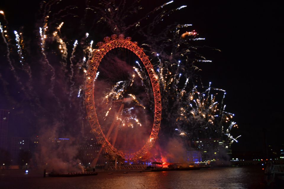 Festive London New Year's Eve 3-Course Dinner Cruise - Key Points