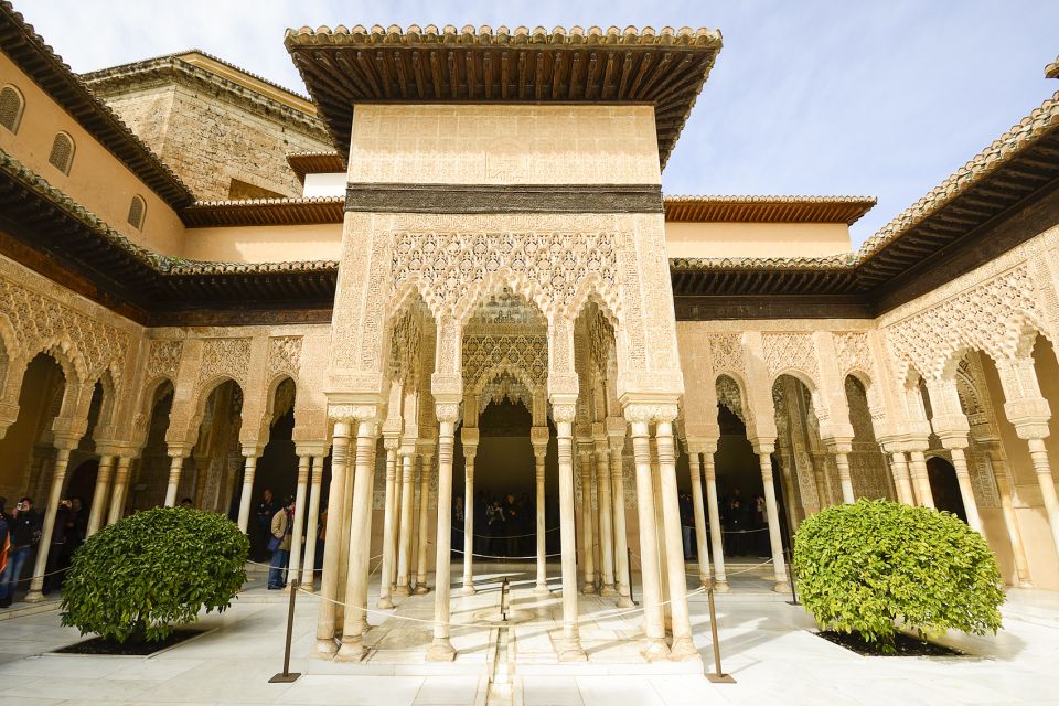 Granada: Alhambra Fast-Track Guided Tour - Key Points