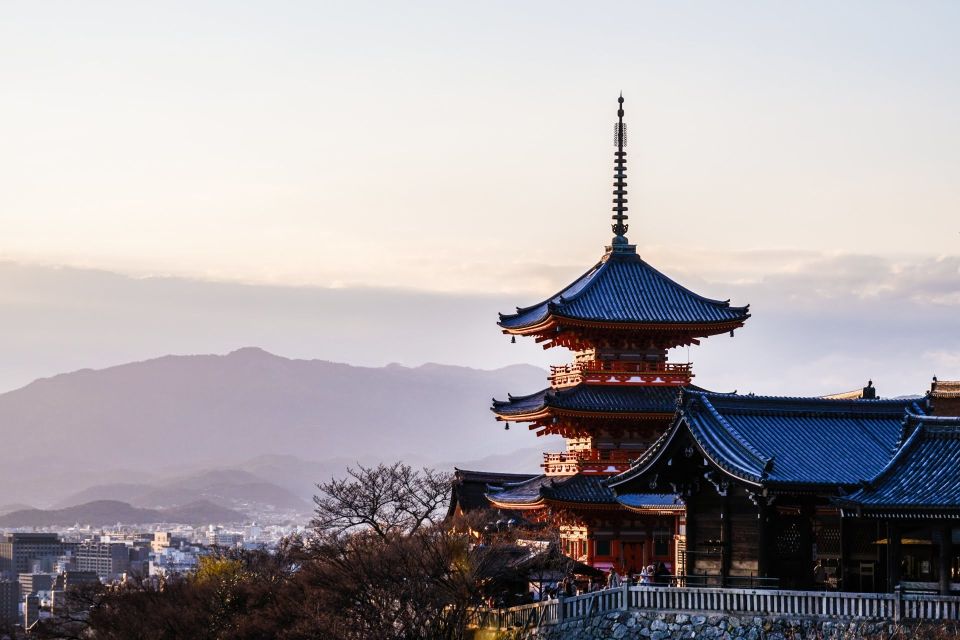 Kyoto: Historic Higashiyama Walking Tour - Key Points