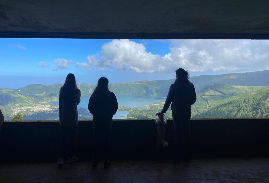 Private Airport Transfer With Sete Cidades Tour Included - Key Points