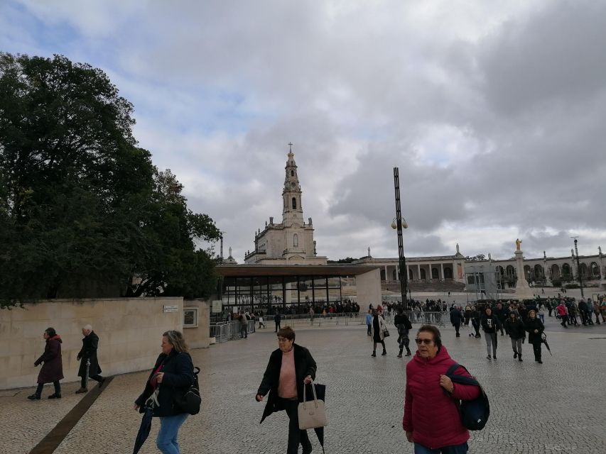 Private Full Day Tour - Fátima,Batalha, Nazaré and Óbidos - Key Points