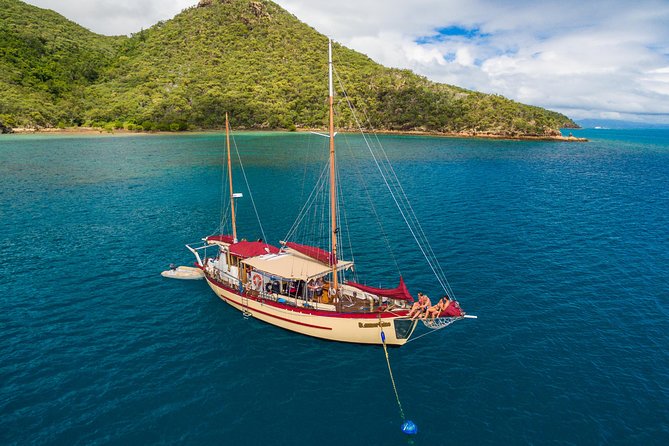 2-Day Whitsundays Sailing Adventure: Summertime - Setting Sail in Airlie Beach