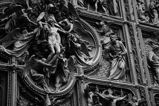 2-Hours Duomo of Milan Guided Experience With Entrance Tickets